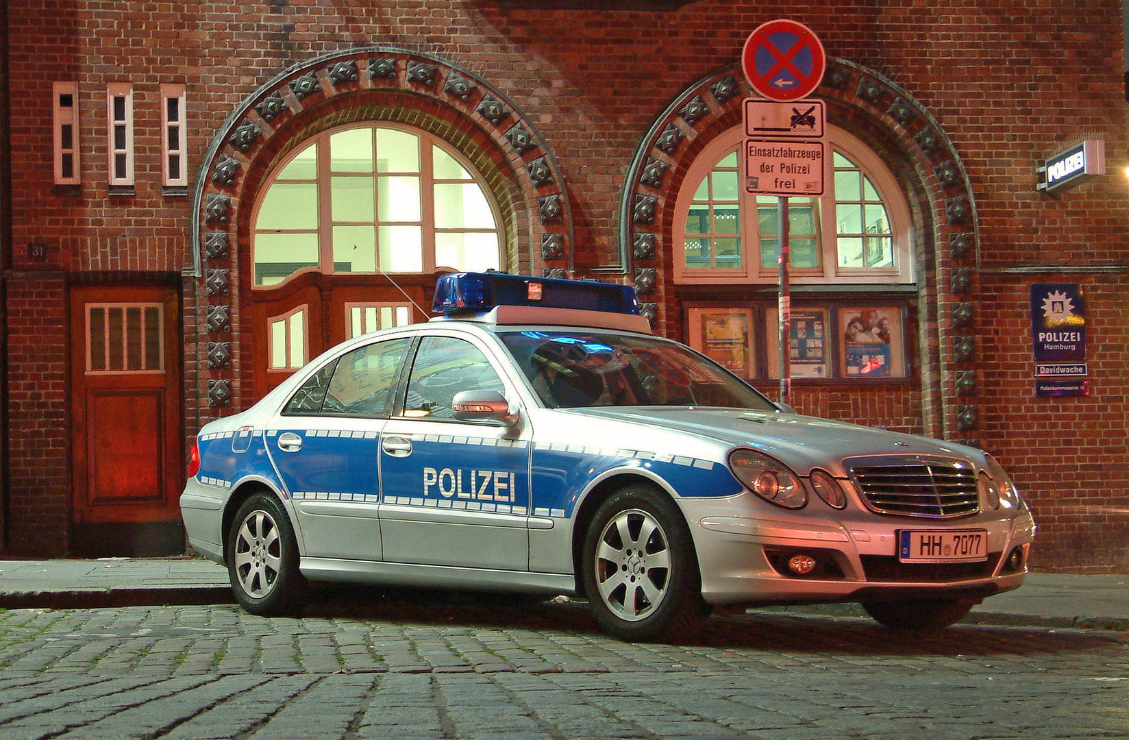 Mercedes-Benz 220 CDI Polizei