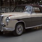 Mercedes-Benz 220 S