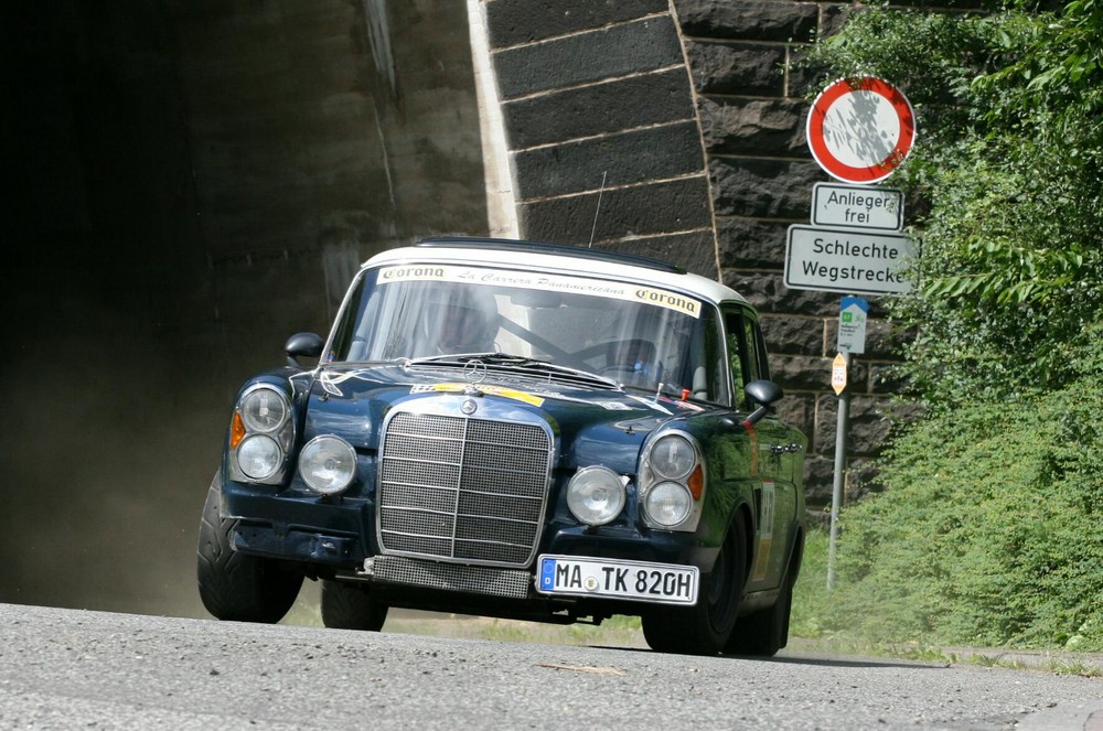 Mercedes-Benz 220 SE