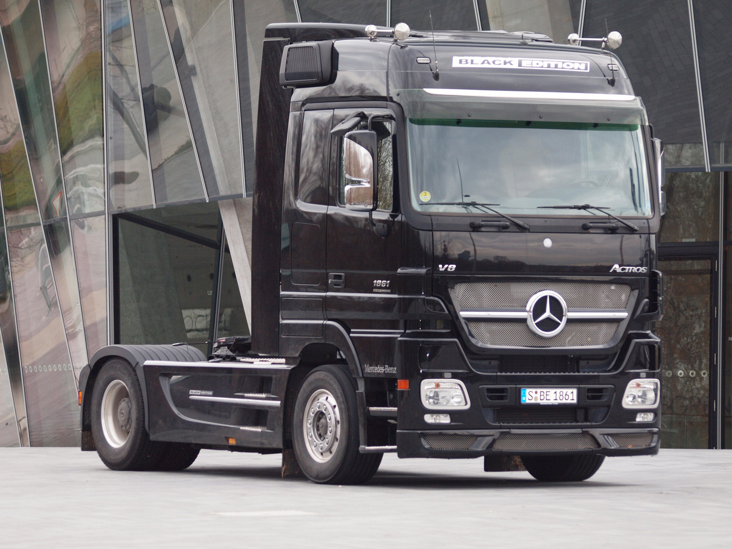 Mercedes-Benz ACTROS Black Edition