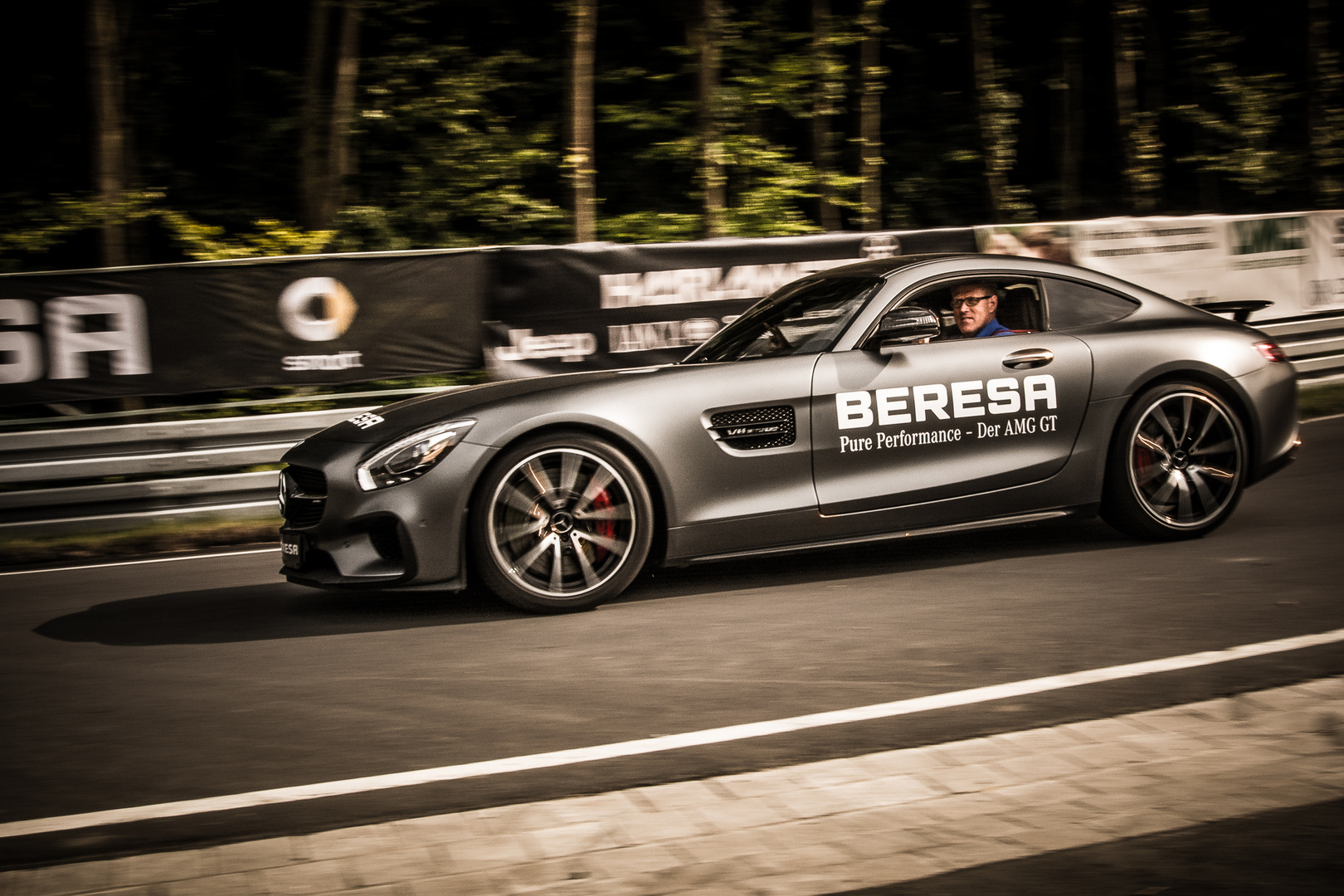 Mercedes Benz AMG GT mit Schauspieler Norbert Heisterkamp