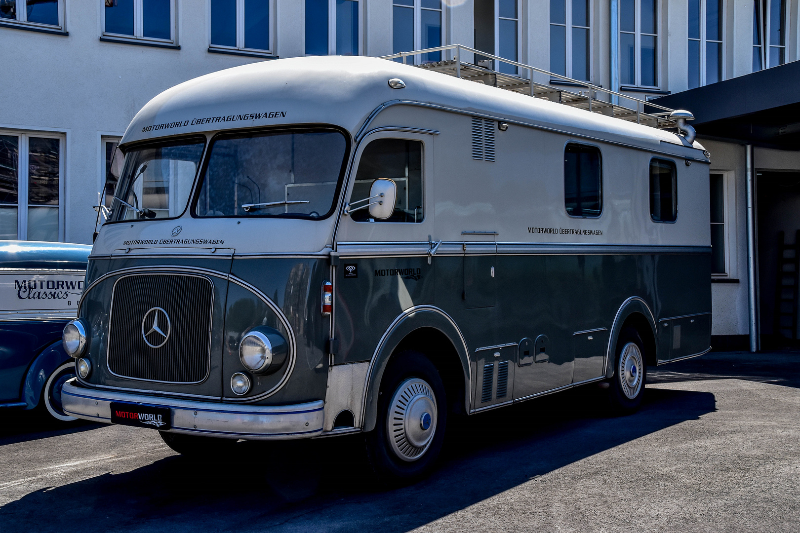 Mercedes Benz Bus