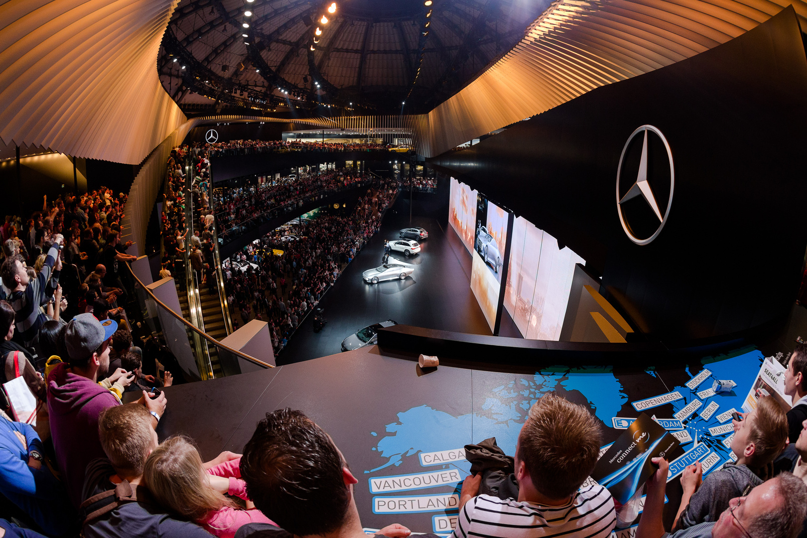 Mercedes-Benz in der Festhalle auf der IAA 2015