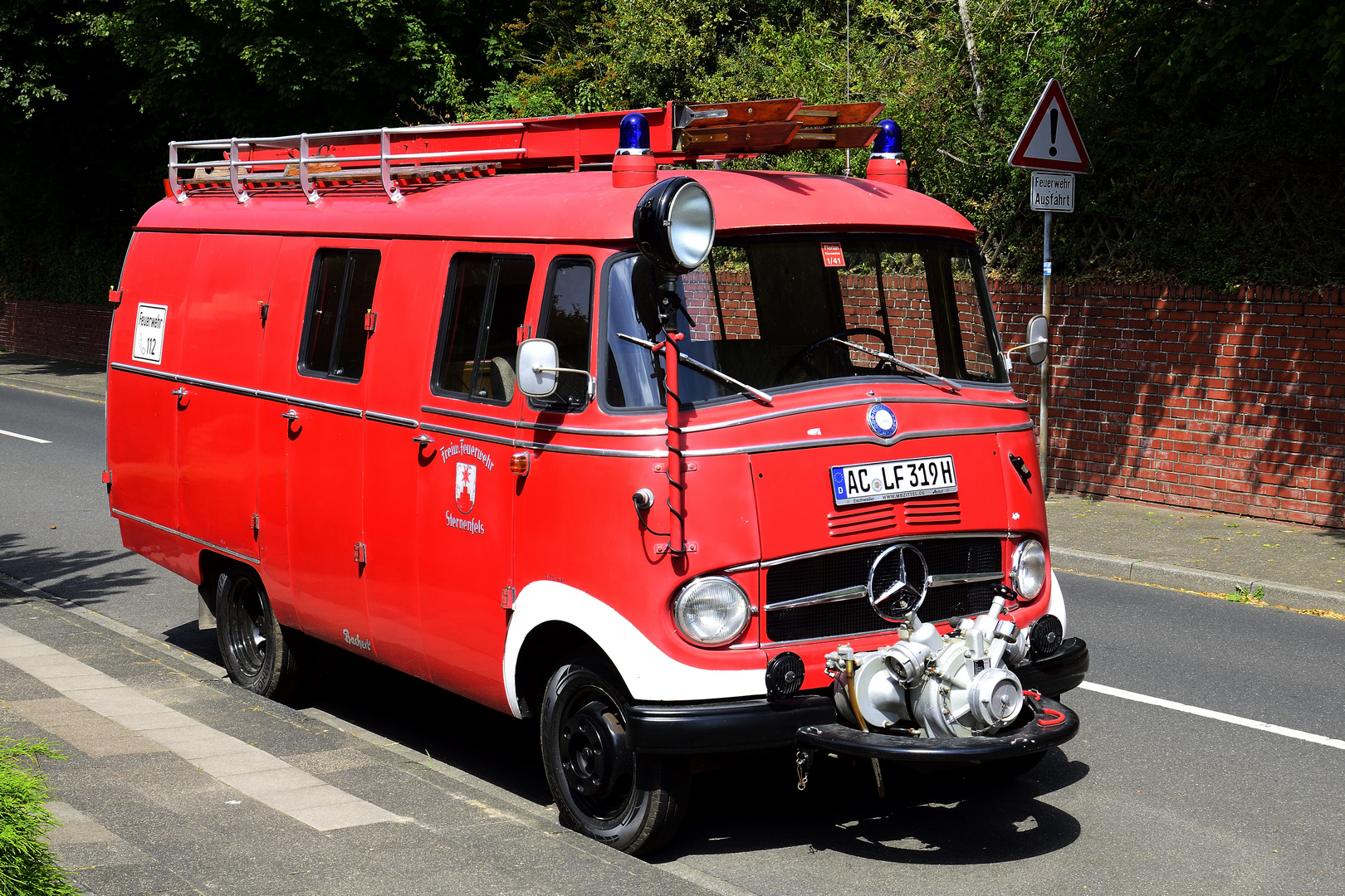 Mercedes-Benz L 319, 