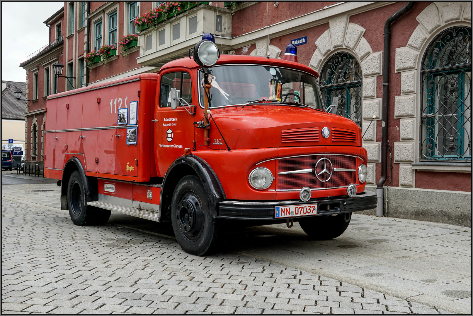 Mercedes-Benz L 710 Rundhauber