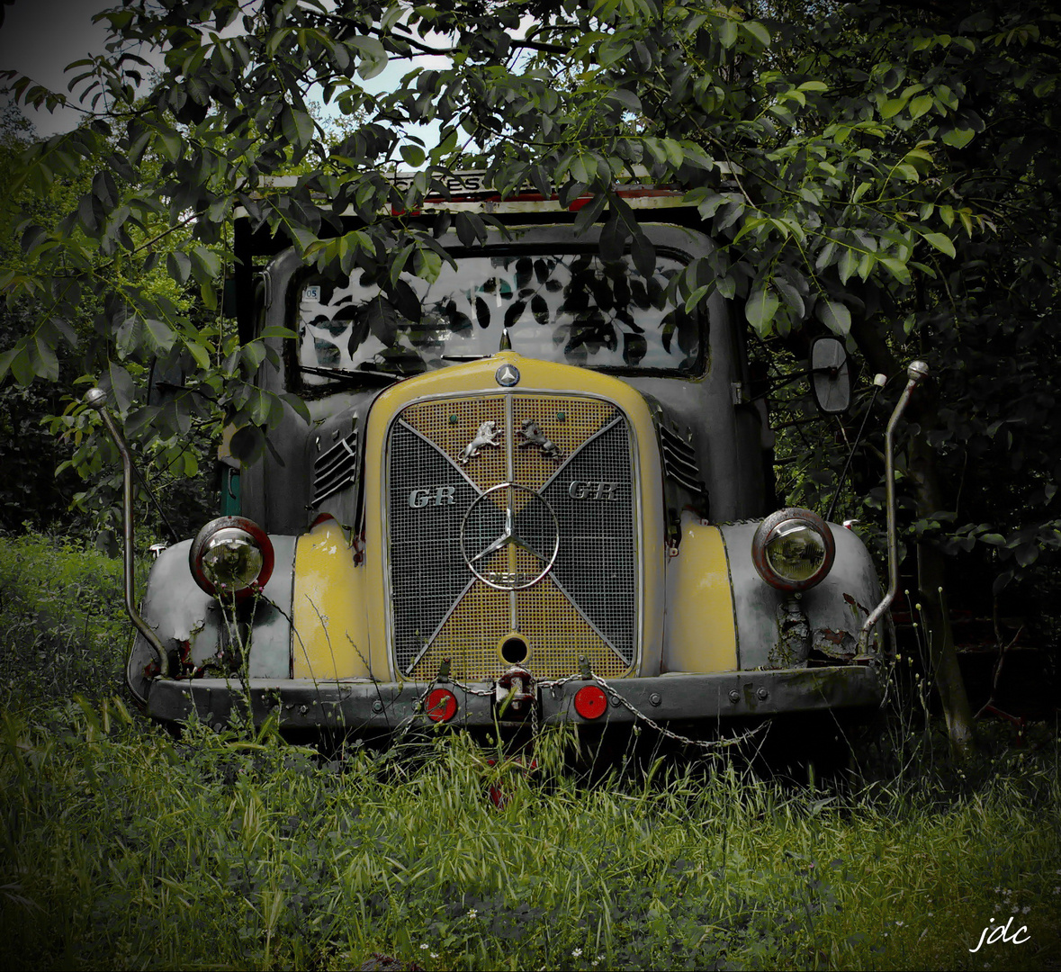 Mercedes Benz L312 truck at the end of it's life.