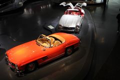 Mercedes-Benz Museum 300 SL Roadster und die Legende der Flügeltürer