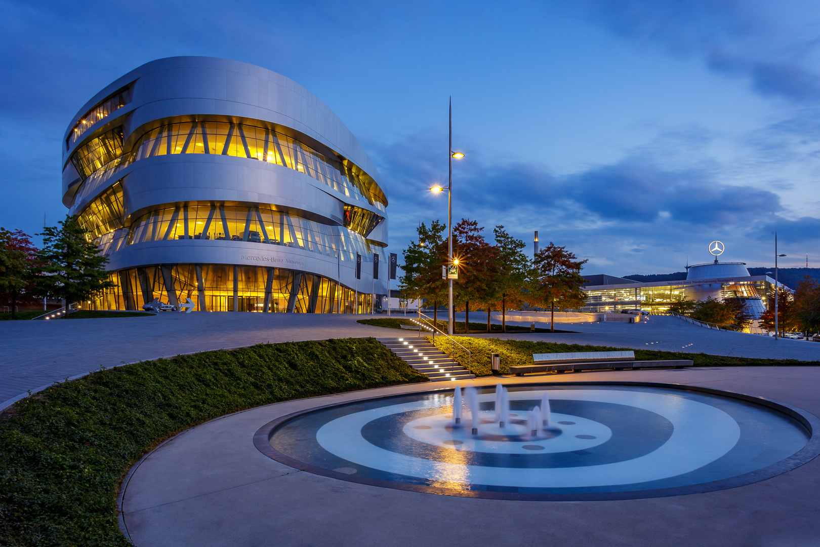 Mercedes-Benz Museum - Blaue Stunde