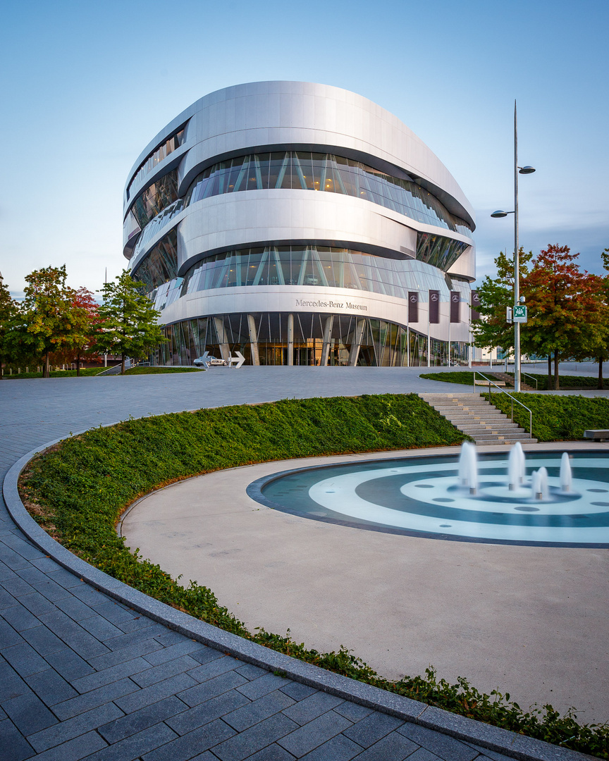 Mercedes-Benz Museum - Blaue Stunde