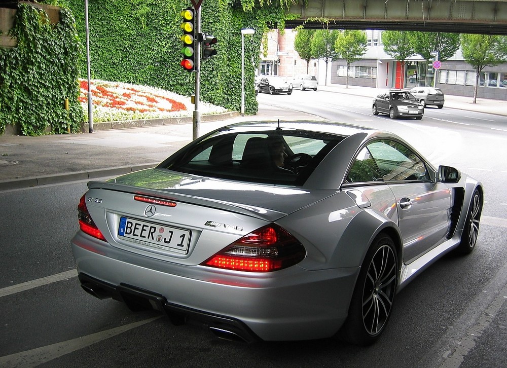 Mercedes-Benz SL 65 AMG Black Series - warten auf das GO !