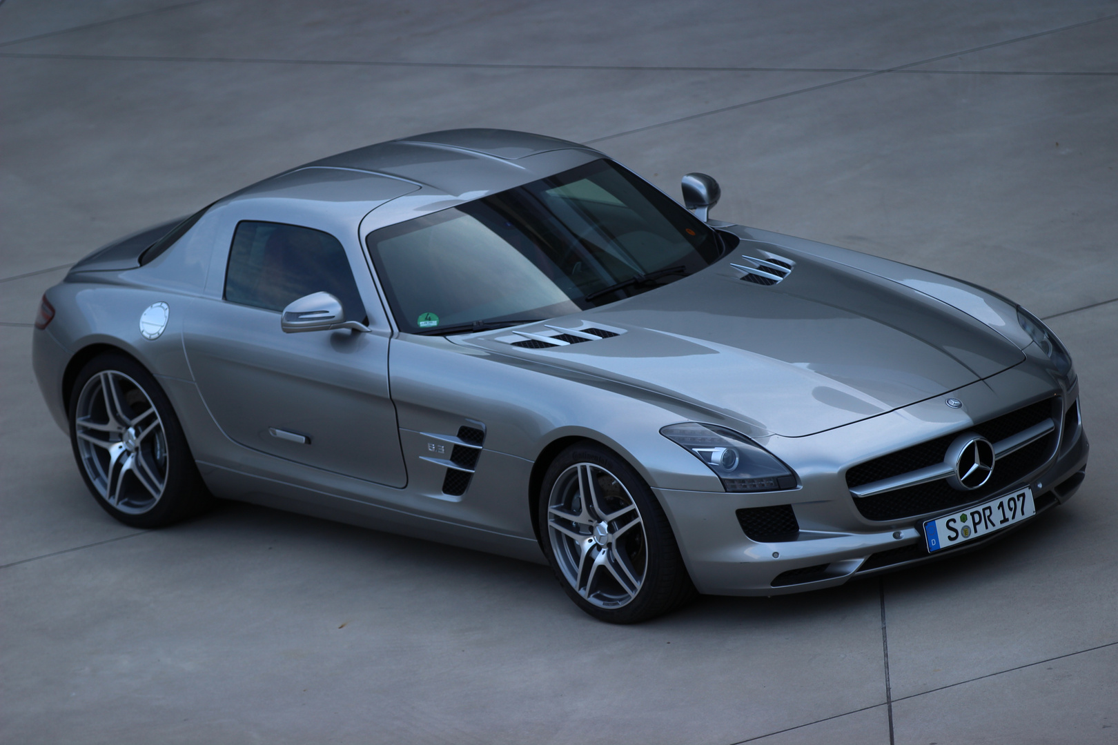 Mercedes-Benz SLS AMG