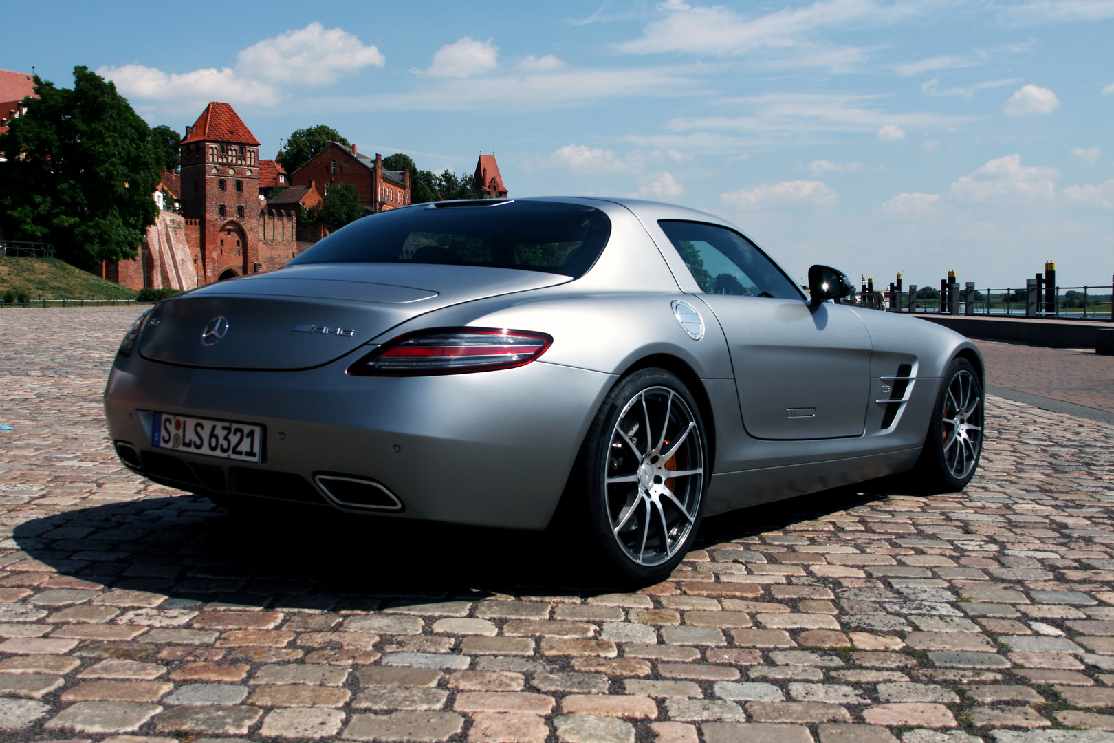 Mercedes Benz SLS AMG