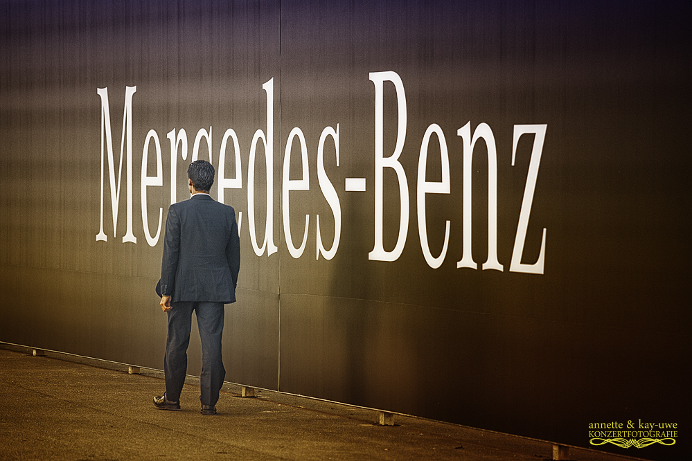 Mercedes Benz und der einsame Mann