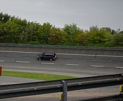 Mercedes GLK auf der Einfahrbahn