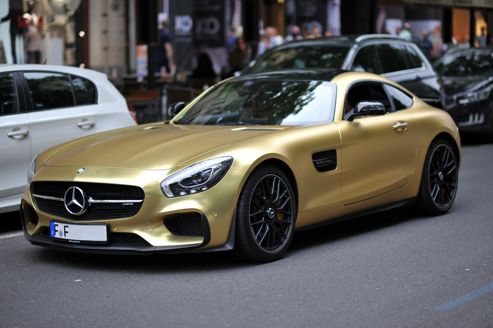 Mercedes GTs AMG matt gold