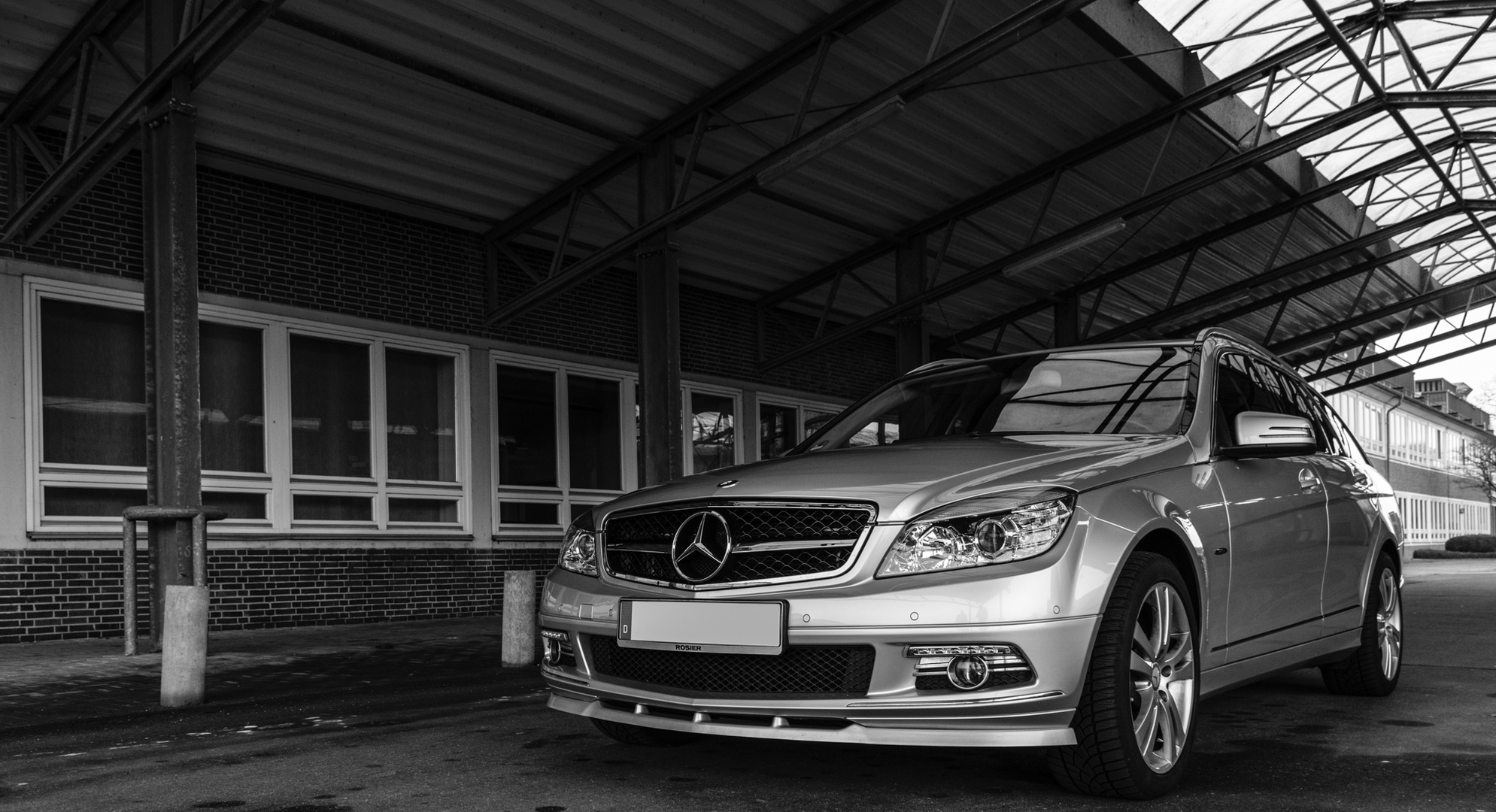 Mercedes im Industriegebiet