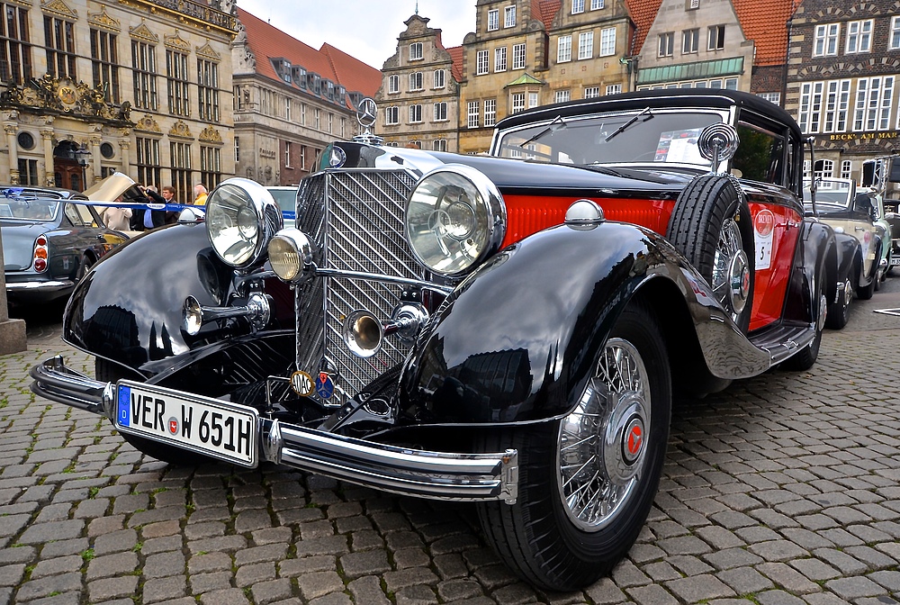 Mercedes Legenden auf dem Bremer Marktplatz