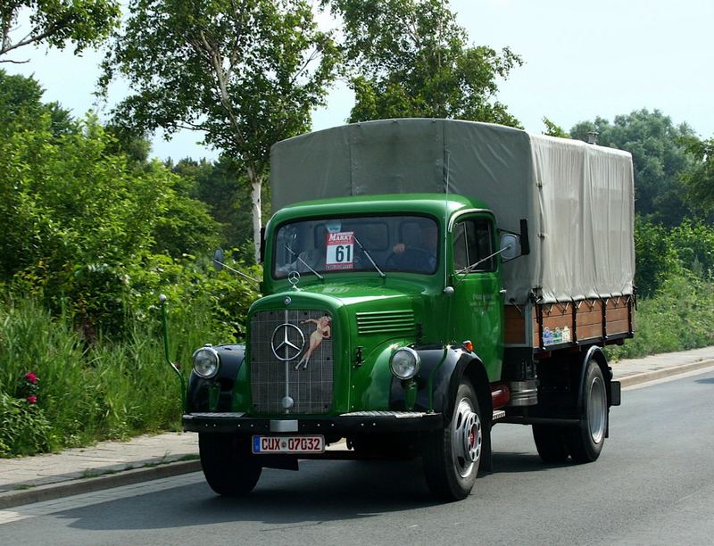 Mercedes - LKW Oldie beim Oldtimertreffen in Cuxhaven - Döse