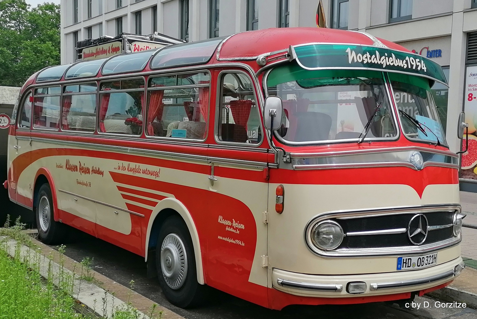 Mercedes Nostalgiebus 1954 !