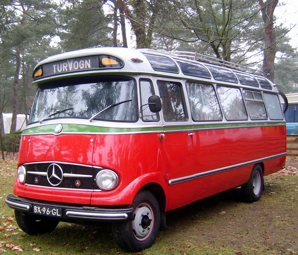 Mercedes O319 Norwegischer Schulbus