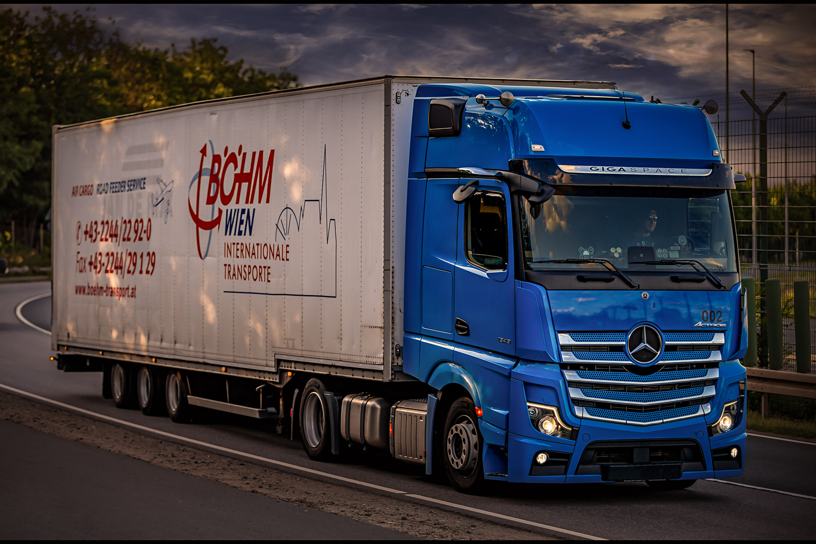 Mercedes - Sattelzug (Lkw)