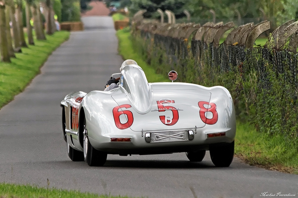 Mercedes SLR 300 - On the road again