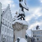 Merkurbrunnen mit Schnee