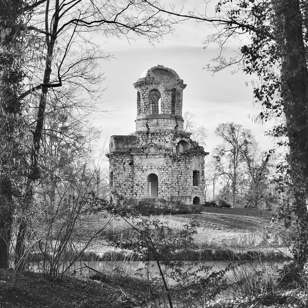 Merkurtempel im Naturrahmen