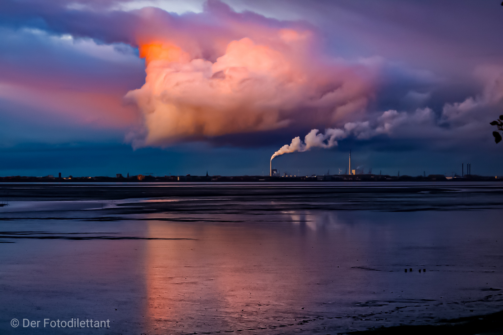 Merkwürdige Wolken über Wilhelmshaven/Jadebusen.