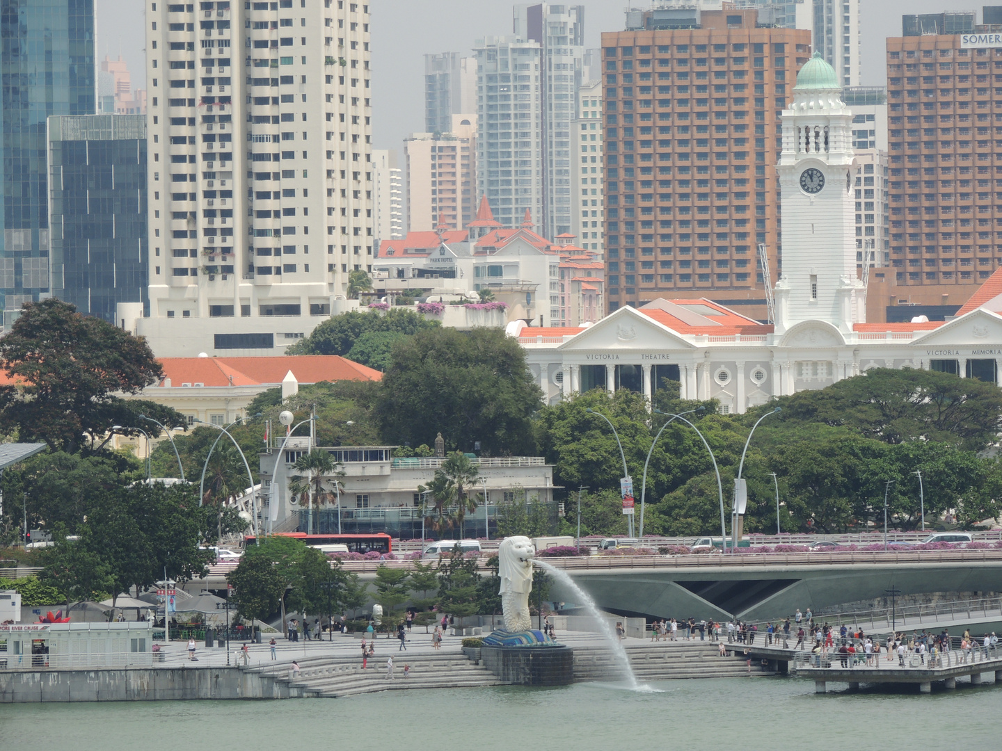 Merlion vor Singapur-Skyline