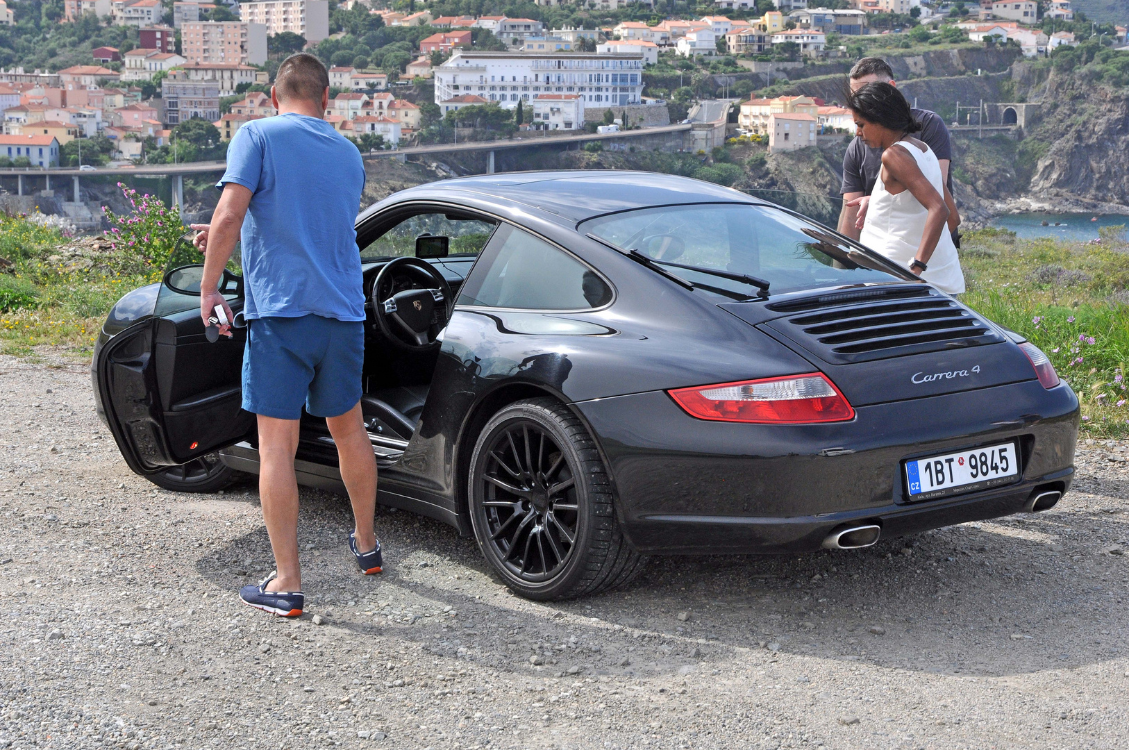 mes potes se promènent en porsche !