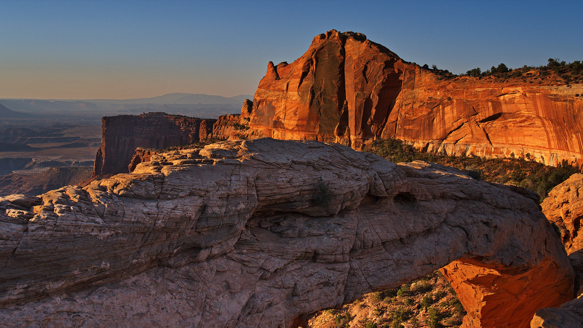 Mesa Arch & Gegenüber