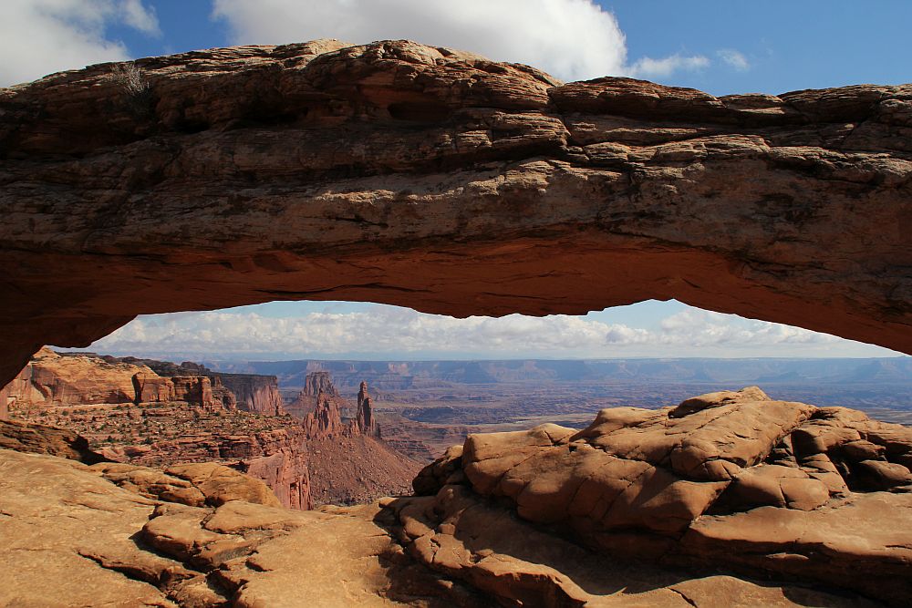 Mesa Arch im Island in the Sky-District des Canyonlands NP....