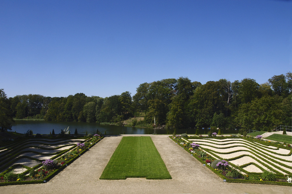 Meseberg Grüner Teppich im Seeparterre