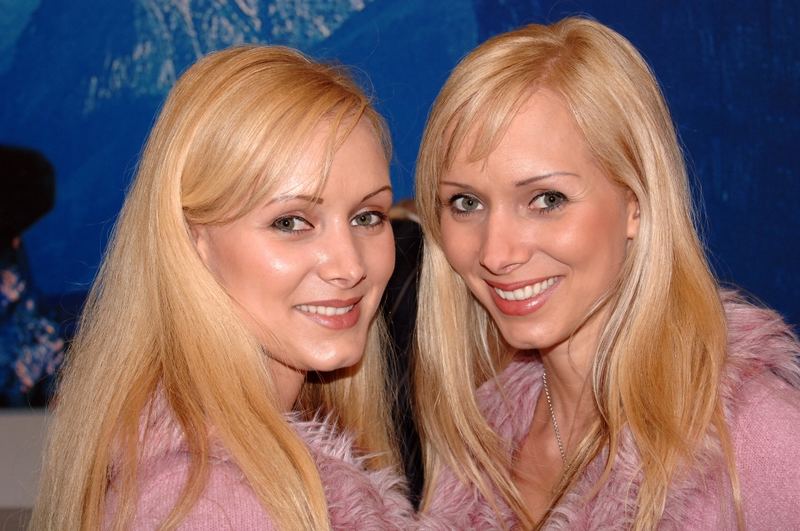 Messe-Mäuschen (Austrian Twin Beauties)