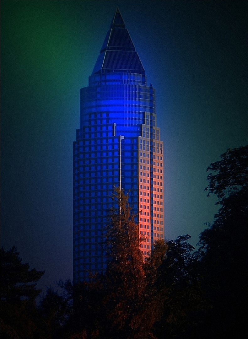 Messeturm blaurot