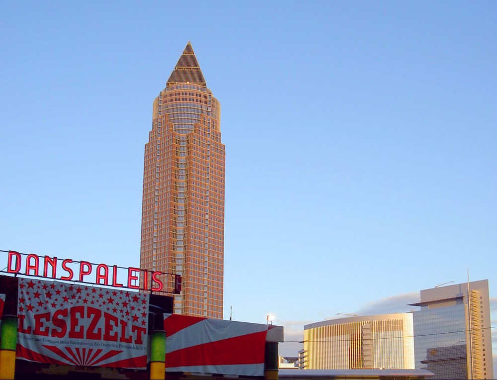 Messeturm in der Abendsonne