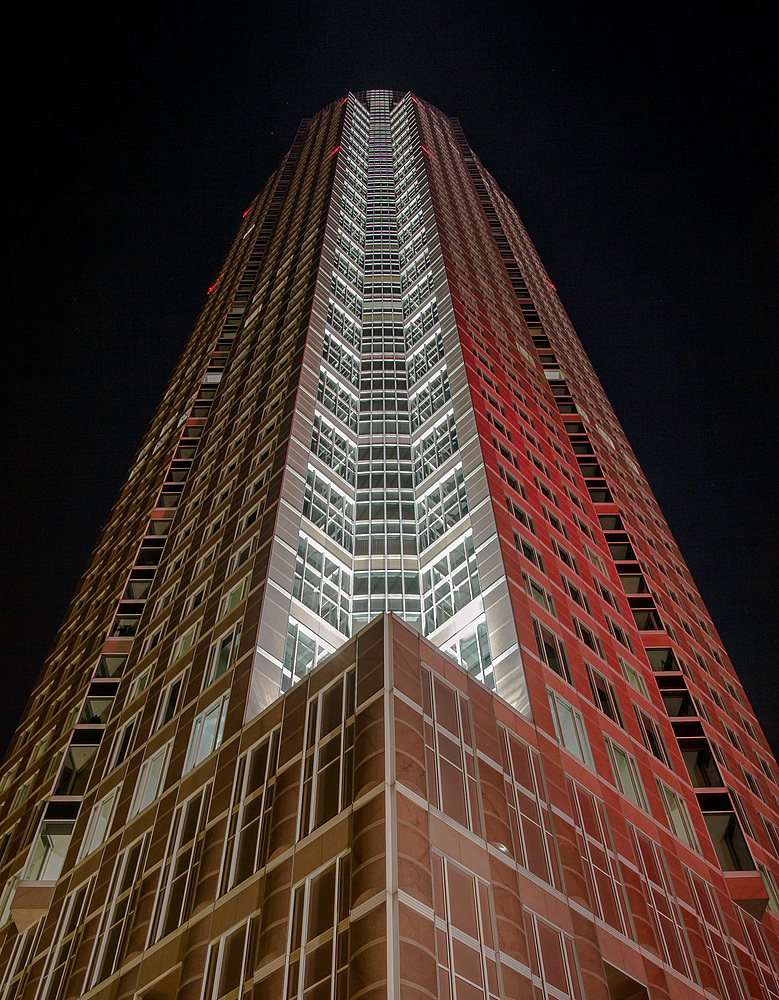 Messeturm in Frankfurt bei Nacht