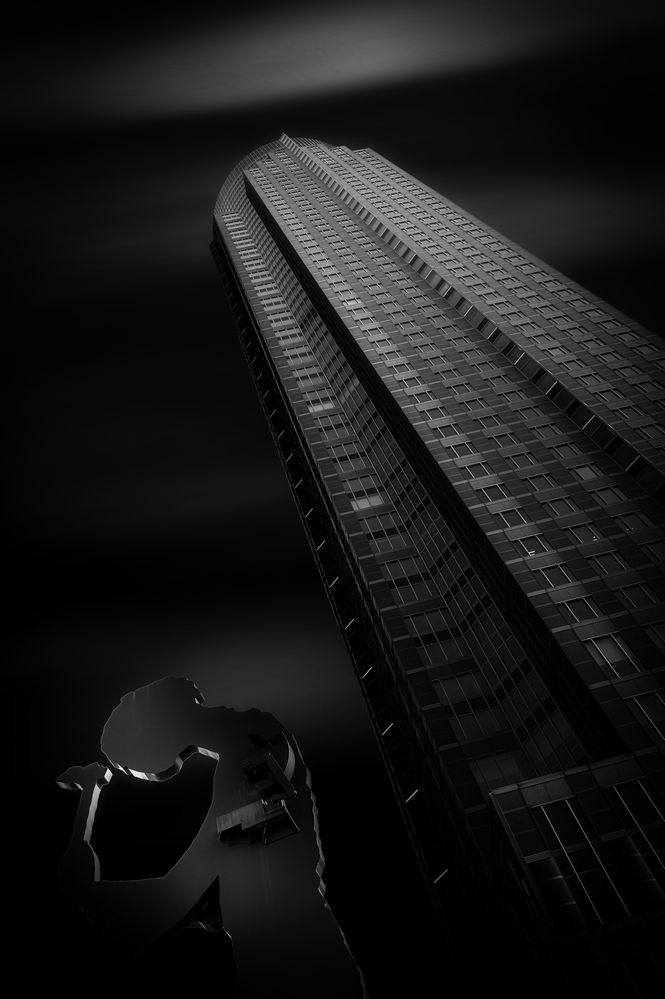 Messeturm mit Hammering Man