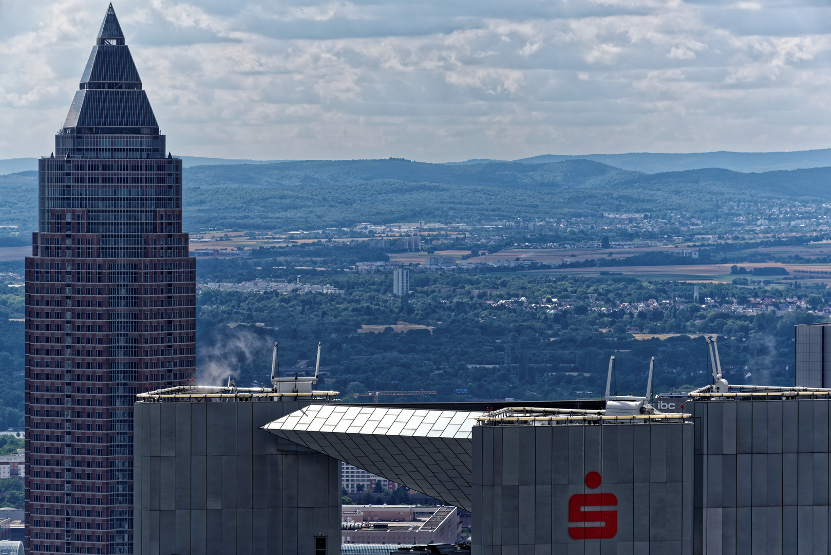 Messeturm und Sparkassengebäude