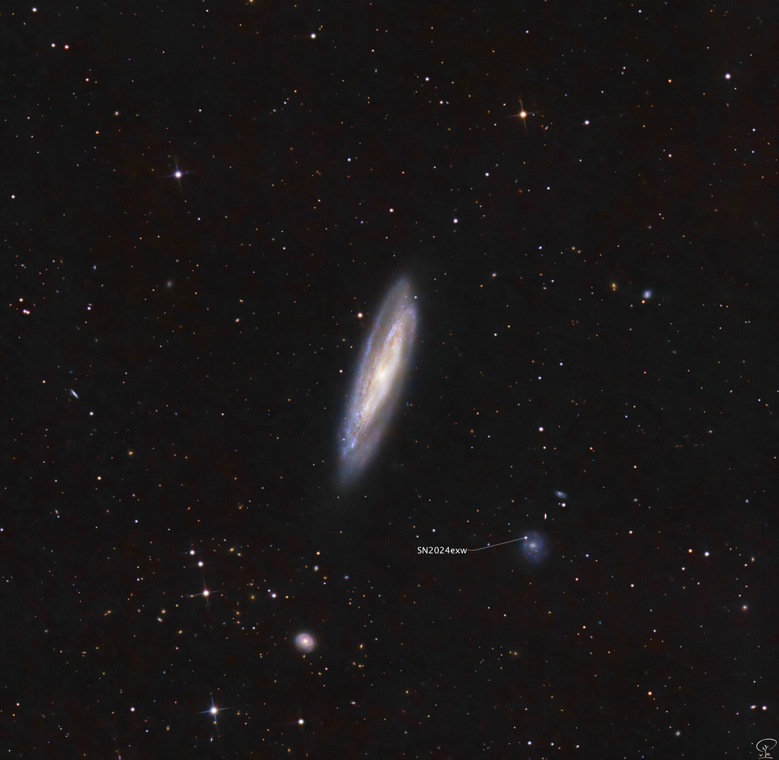 Messier 98 und Supernova in benachbarter Galaxie