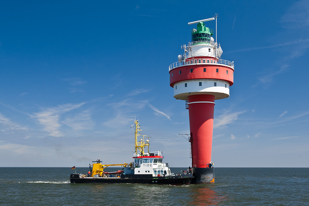Messschiff "Tide" am Leuchtturm Alte Weser
