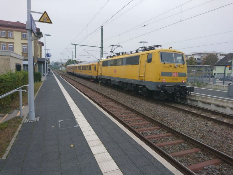 Messzug auf der Elsenztalbahn wartet im Bf Bad Rappenau eine Zugkreuzung ab 13.10.2022