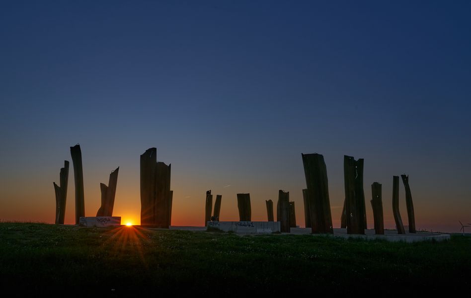 Metalhenge bei Sonnenaufgang 2/6