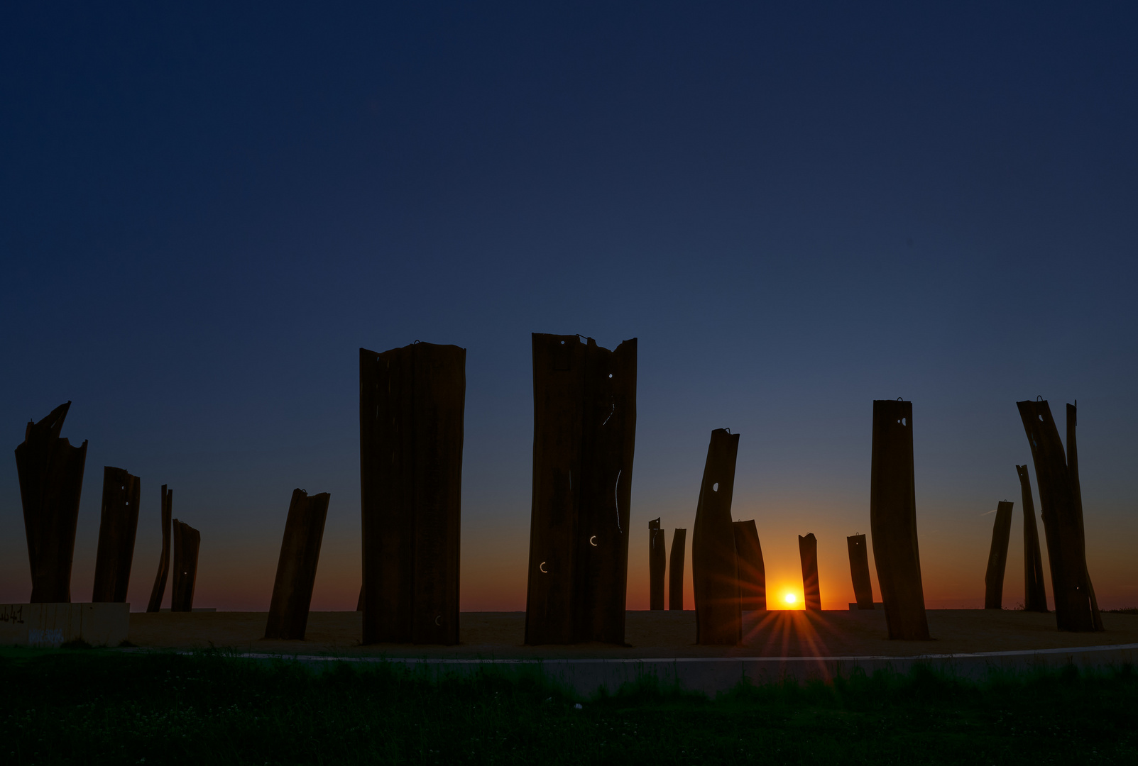 Metalhenge bei Sonnenaufgang 3/6