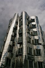 Metallfassade / Gehry-Häuser im Düsseldorfer Medienhafen