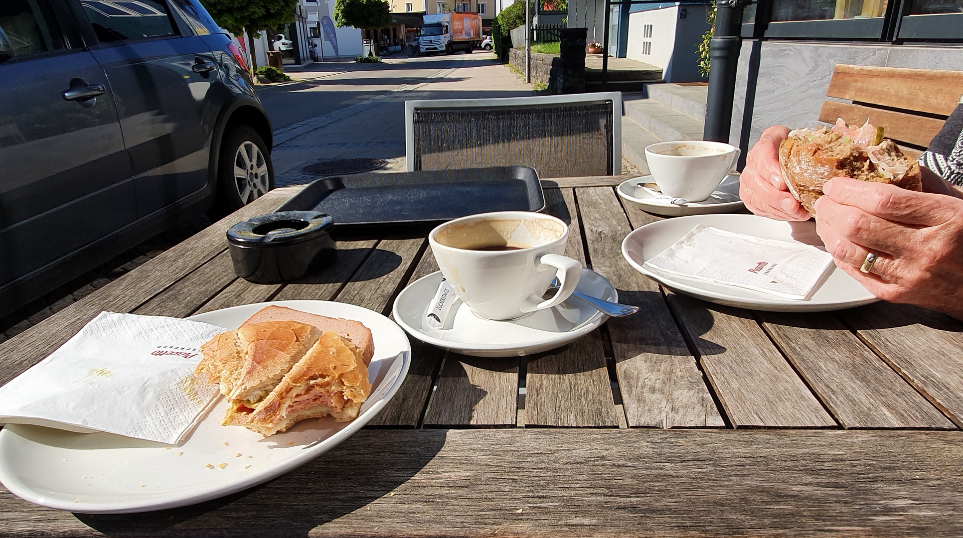 Metastasen im Straßencafé