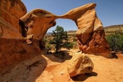 Metate Arch