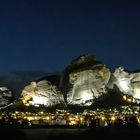 Meteora bei Nacht