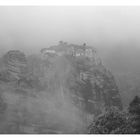 Meteora-Klöster im Nebel